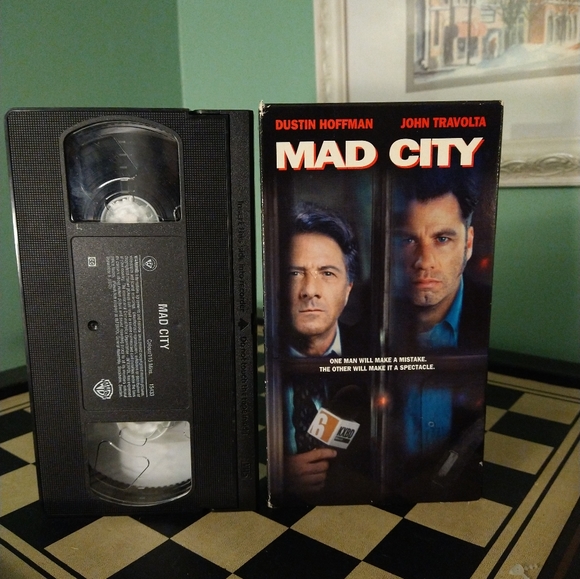 6/$15 Mad City1997 ‧ Drama Crime ‧ 1h 54m - Picture 5 of 5